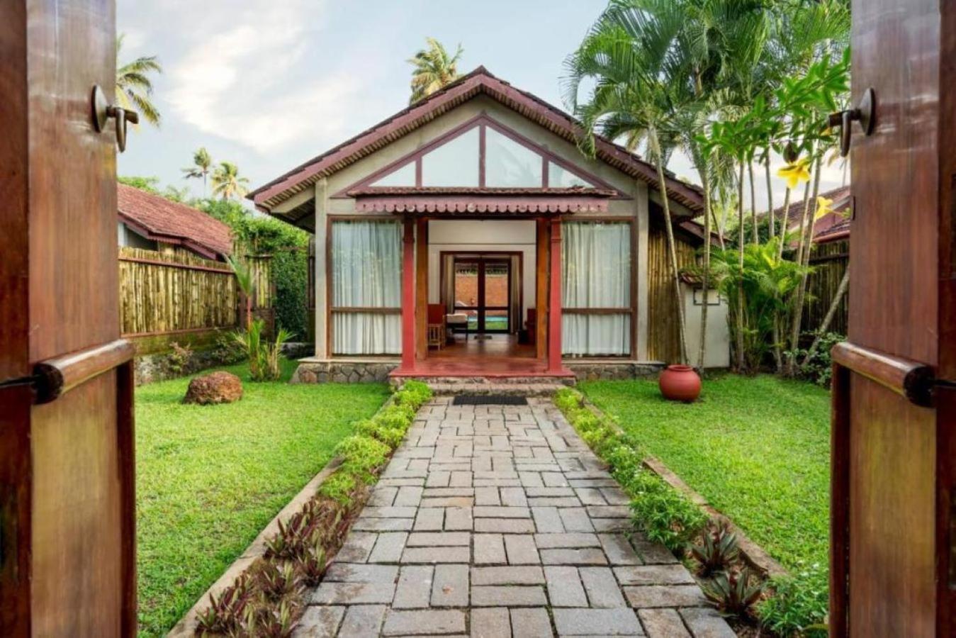 Abad Whispering Palms Hotell Kumarakom Eksteriør bilde