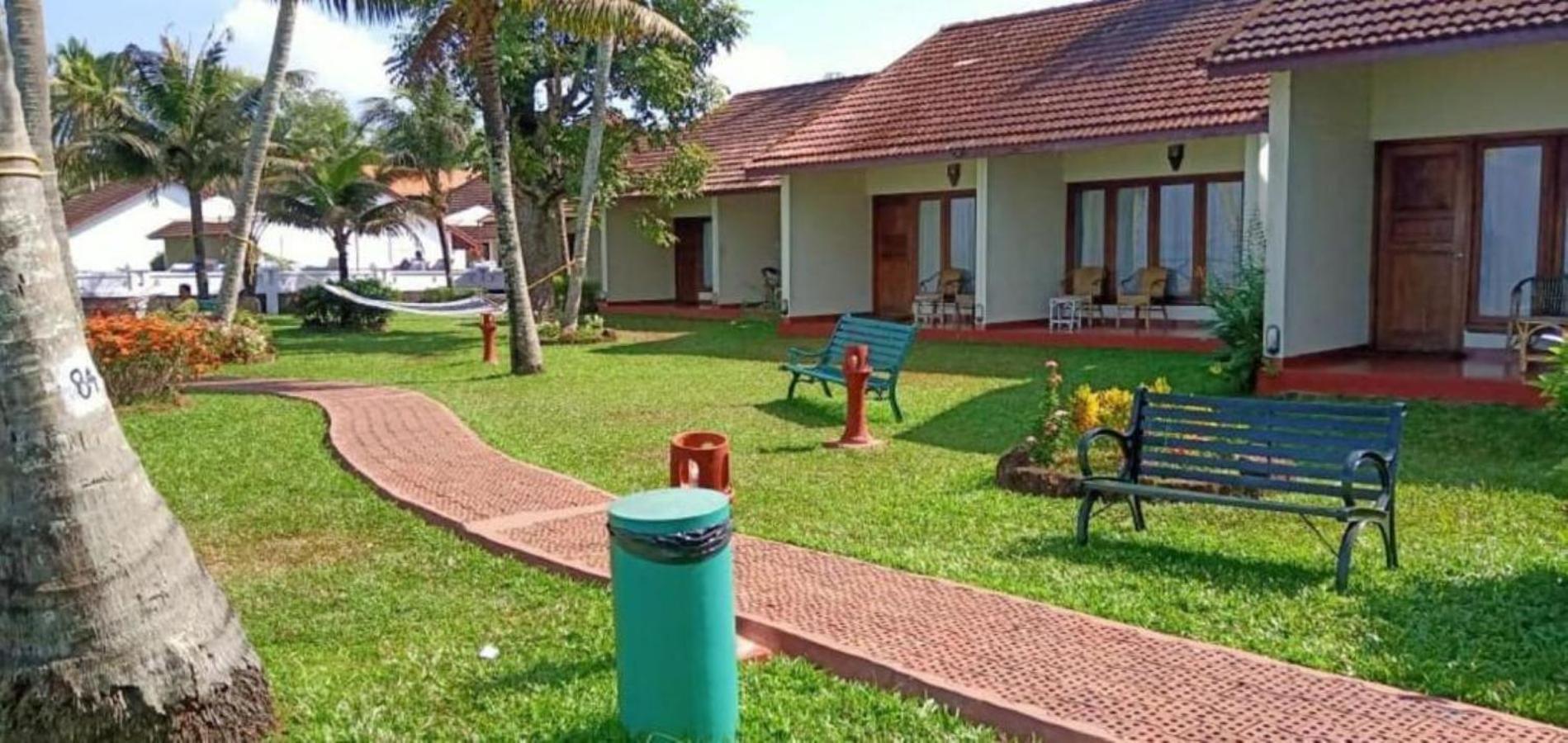Abad Whispering Palms Hotell Kumarakom Eksteriør bilde